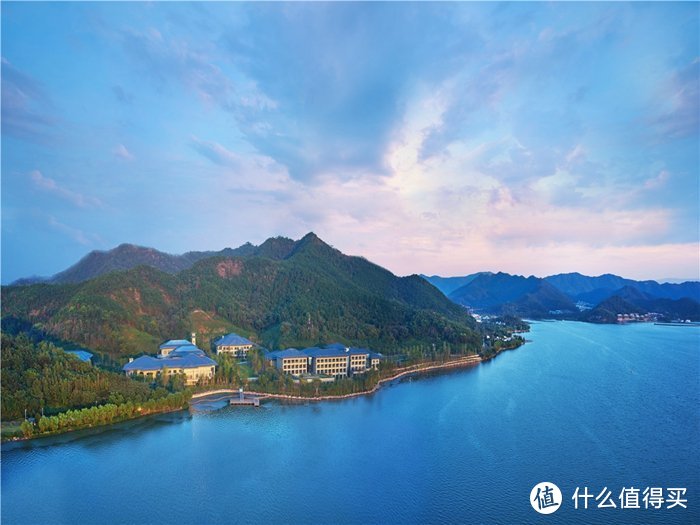 酒店依山傍水，位置绝佳